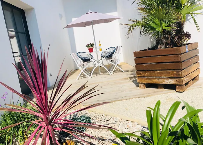 Residence Clos des Aigrettes -Appartements a 30m du Port de La Cotiniere , Ile d Oleron -commerces et plages a pied